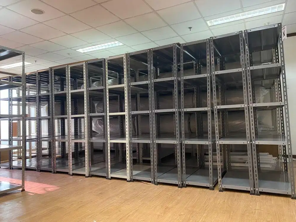 RAK BESI BEKAS KANTOR (ukuran 200*100*40)