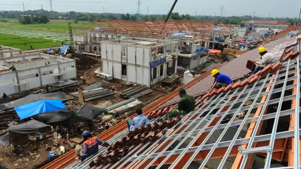 Pasang atap bajaringan, plafond, partisi dan pvc