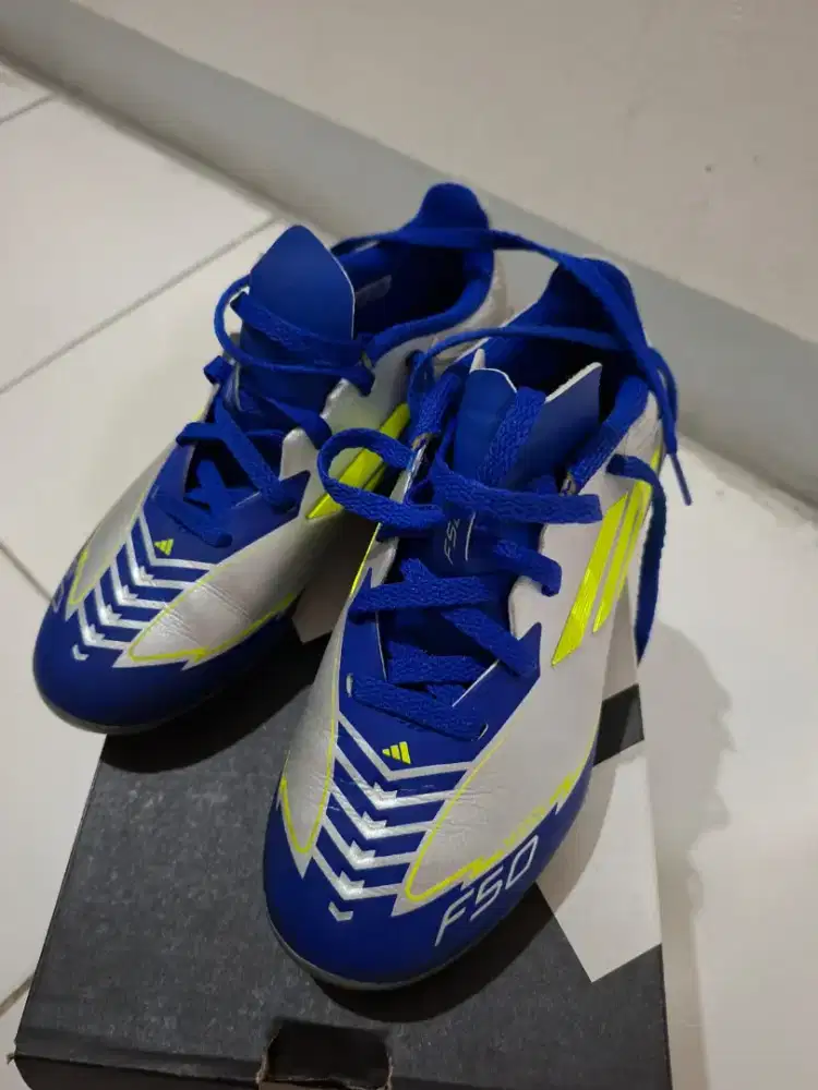 Sepatu bola anak ADIDAS F50 league FG/MG J Messi