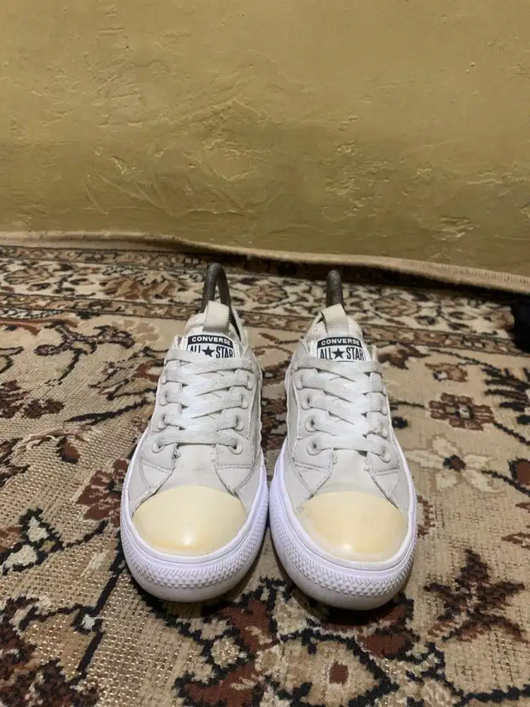 SEPATU CONVERS.