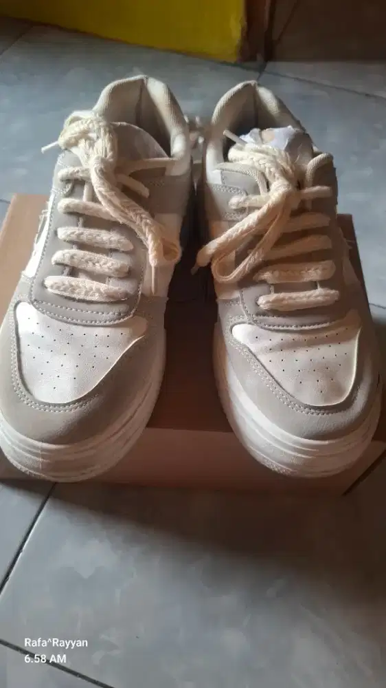 Di jual Sepatu Merk Sovella size 40/41