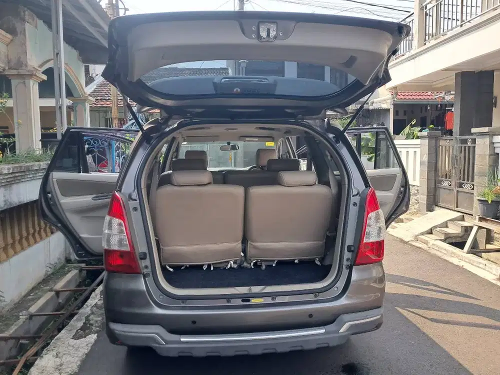 TOYOTA inovA  thn 2015