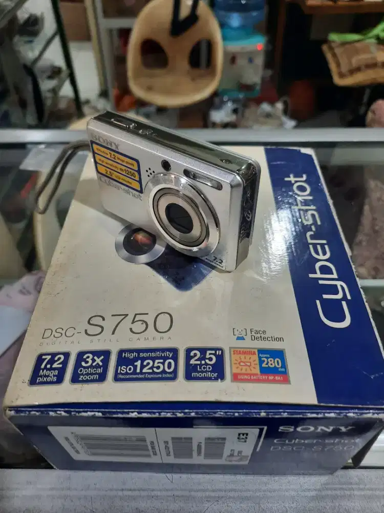Dijual kamera Sony Cyber-shot DSC-S750
