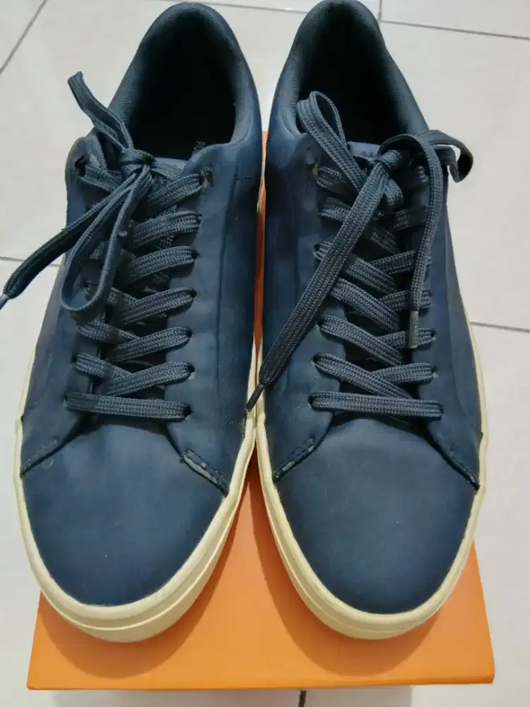 Dijual sepatu pull n bear msh bagus