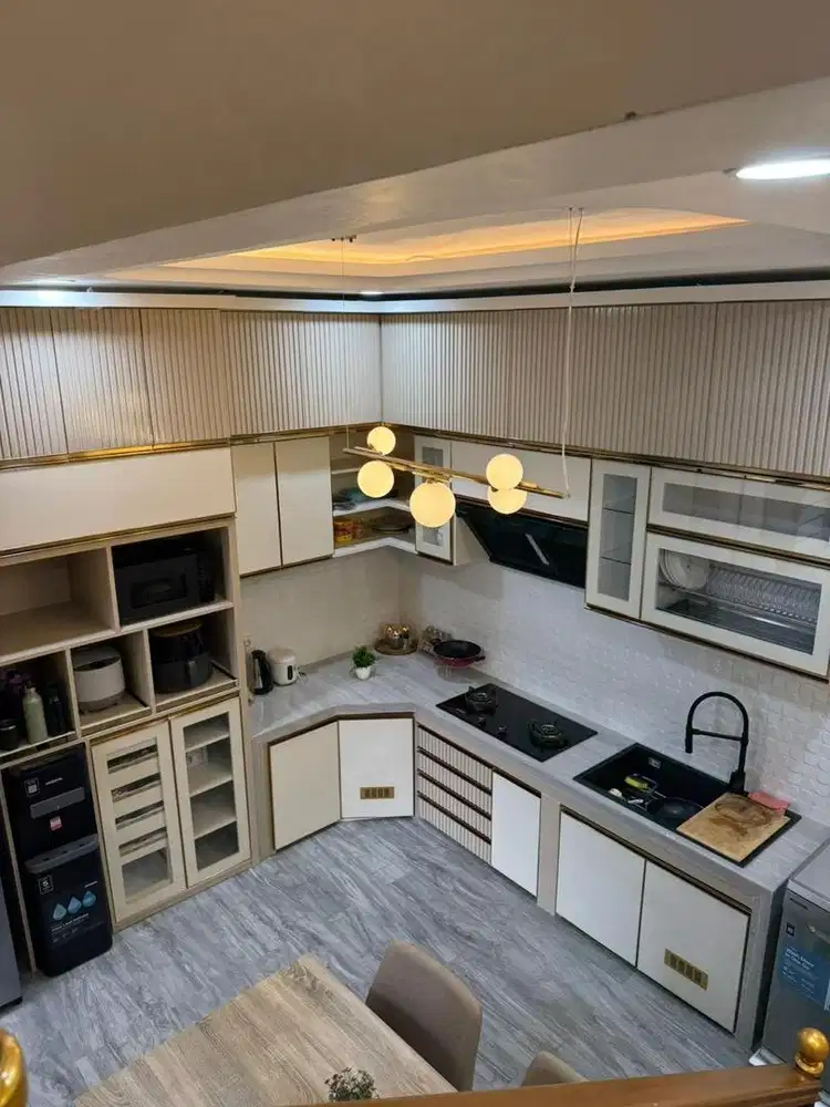 Dijual Rumah 3 lantai Renovasi Premium