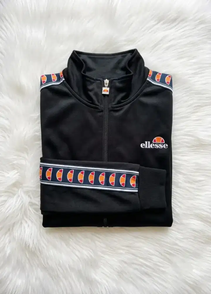 Jaket Tracktop Ellesse Taped Hitam