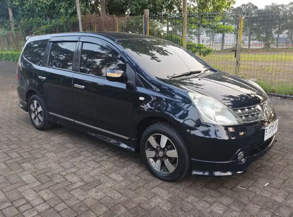 Nissan Grand Livina XV HWS 1.5 MT 2010