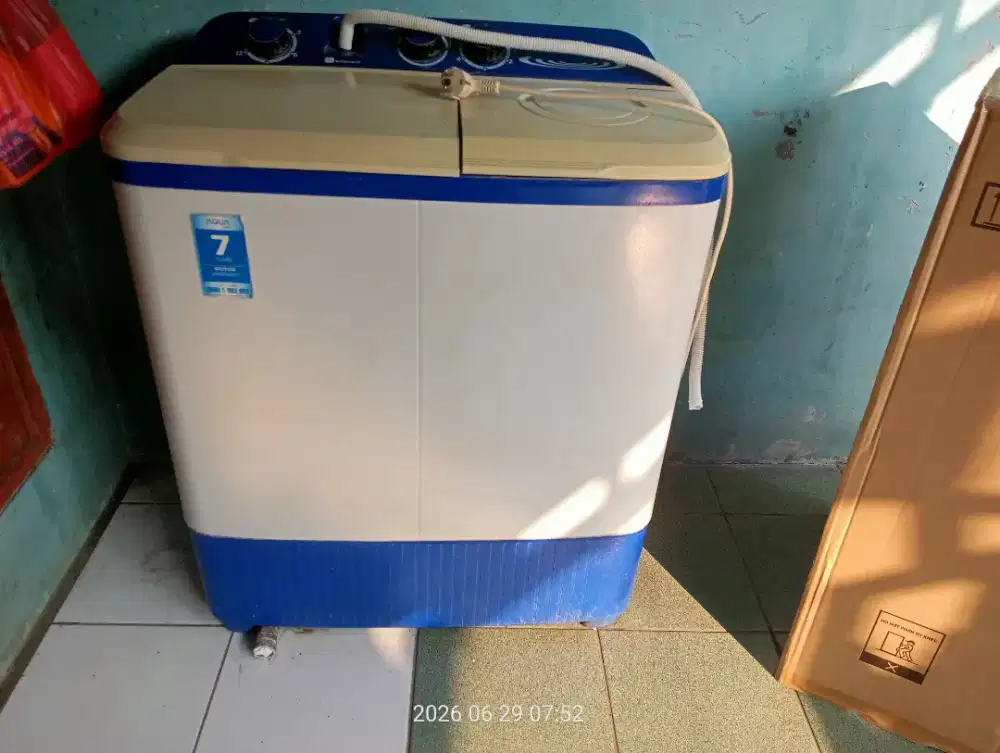 Mesin cuci Aqua