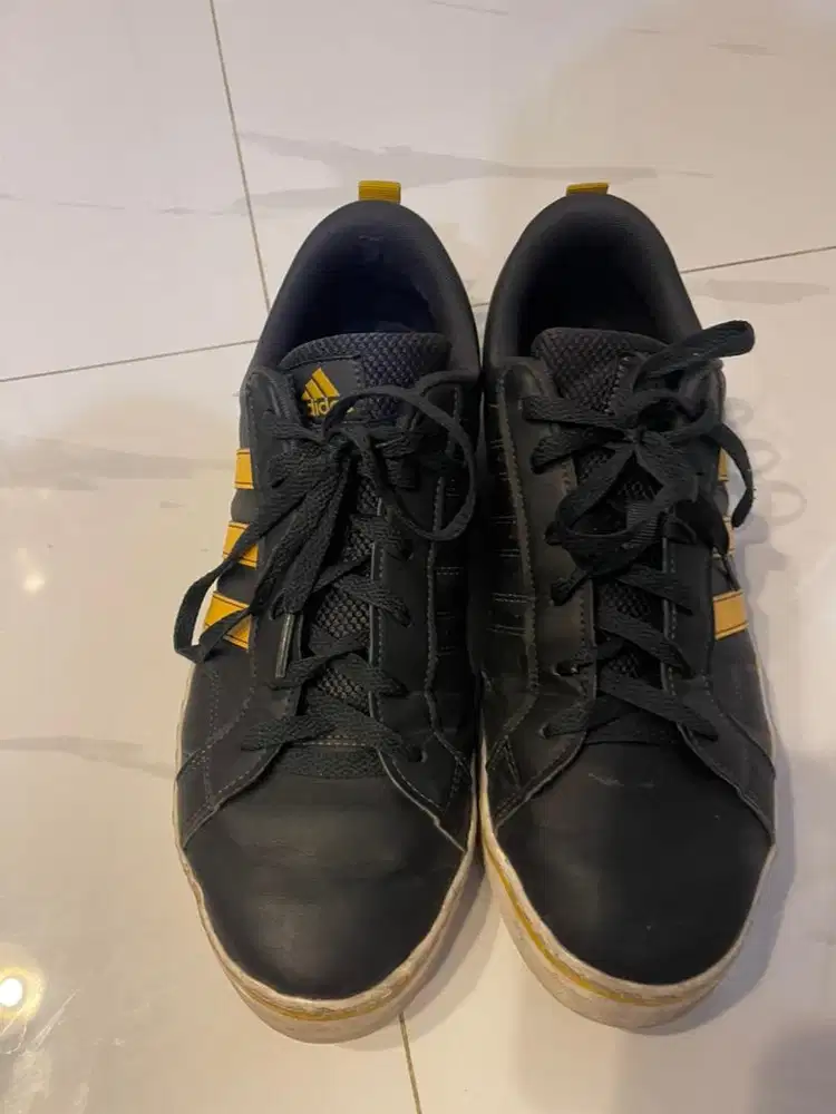 Sepatu sneaker adidas ori