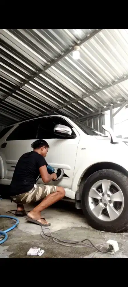 Cahaya salonpoles mobil