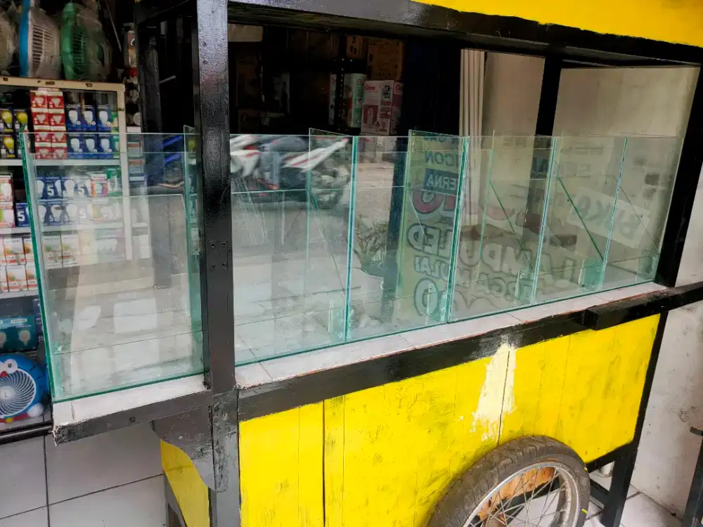 Dijual hanya Etalase kaca buah jus juice ( tanpa gerobak)
