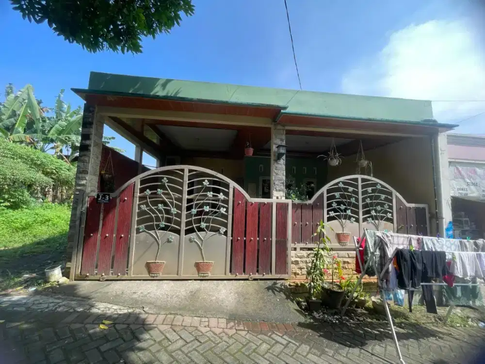 dijual rumah lokasi strategis dekat jalan raya