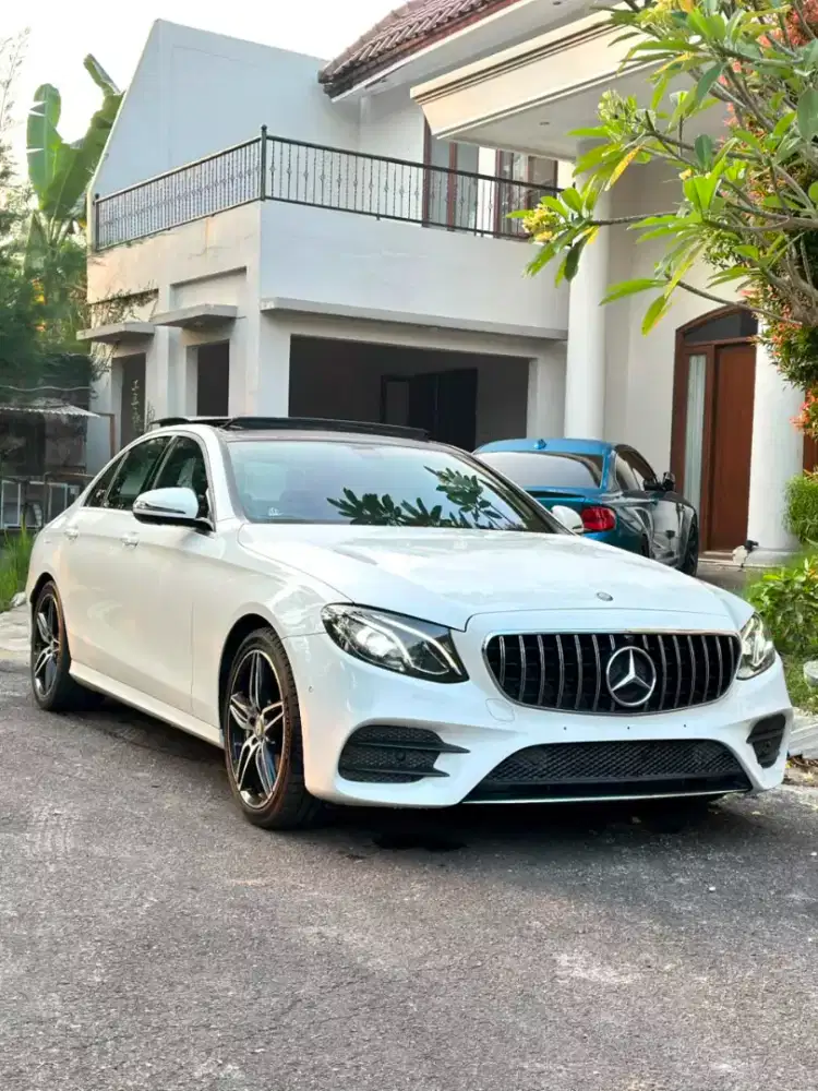 Mercedes Benz E300 AMG White on Black 2018! Harga TERMURAH!