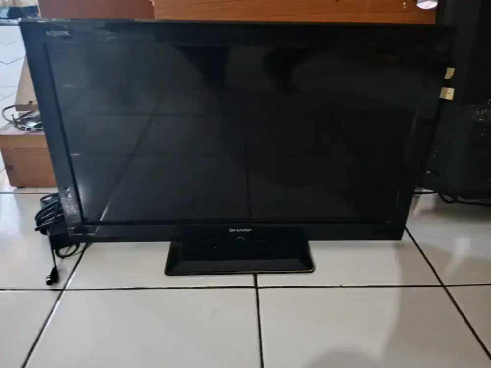 LCD TV SHARP 24 inch Bekas, Normal, Mulus