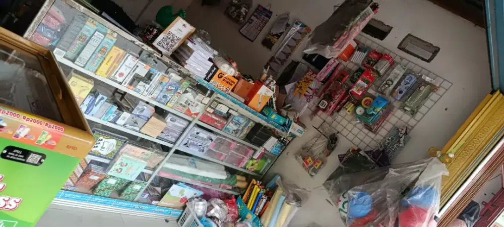 barang barang ATk dan etalase