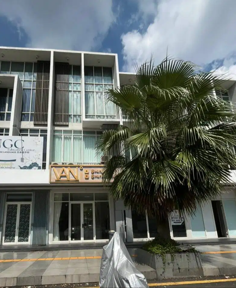 Dijual Murah Ruko Ex Klinik Full Furnish di Northwest Boulevard NV11
