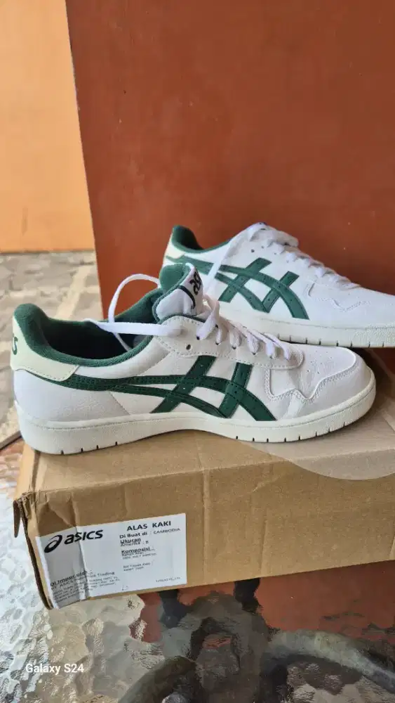 Dijual sepatu asic like new