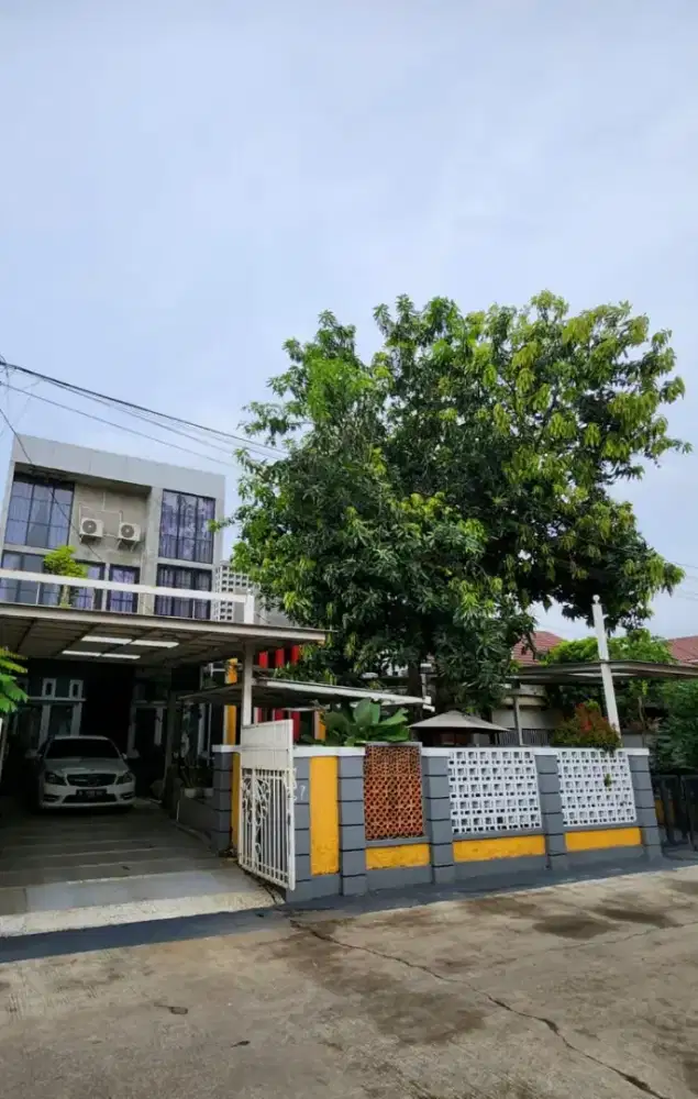 Dijual Rumah Besar 6 KT SHM Bekasi Barat LT 226 m² LB 380 m² strategis