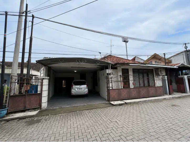 BANGUNAN KOMERSIAL VINTAGE DI JANTUNG KOTA KEDIRI 678 m²