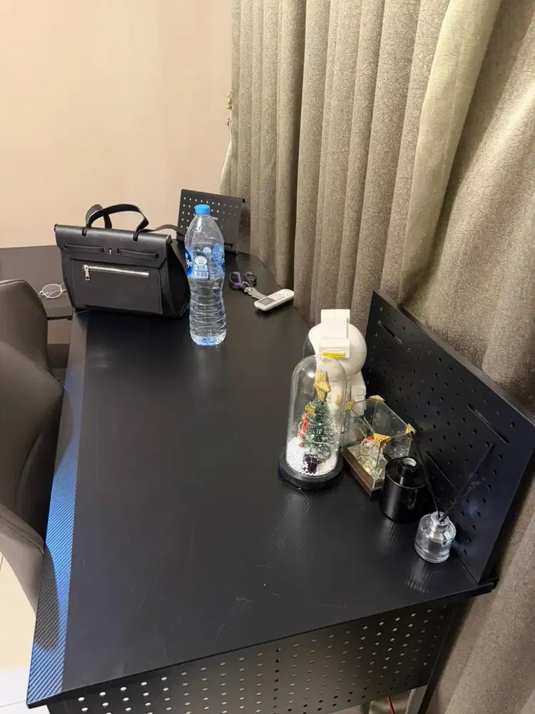 Meja gamming dan meja samping kasur led