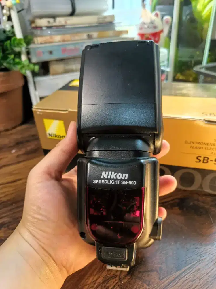 NIKON SPEEDLIGHT SB - 900