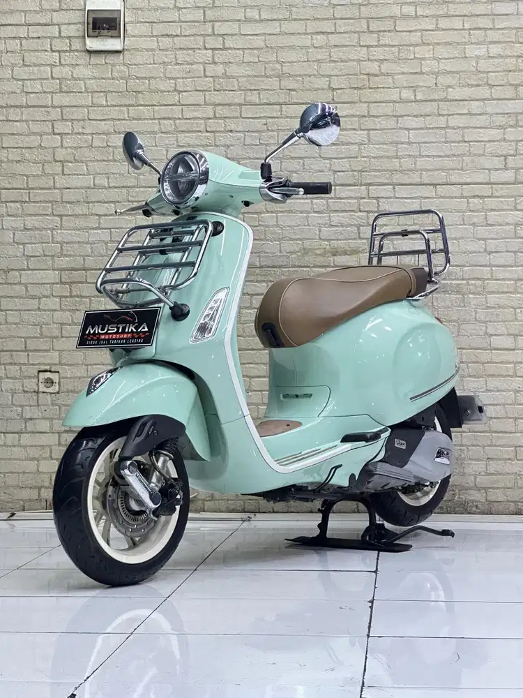 Vespa Primavera Picnic