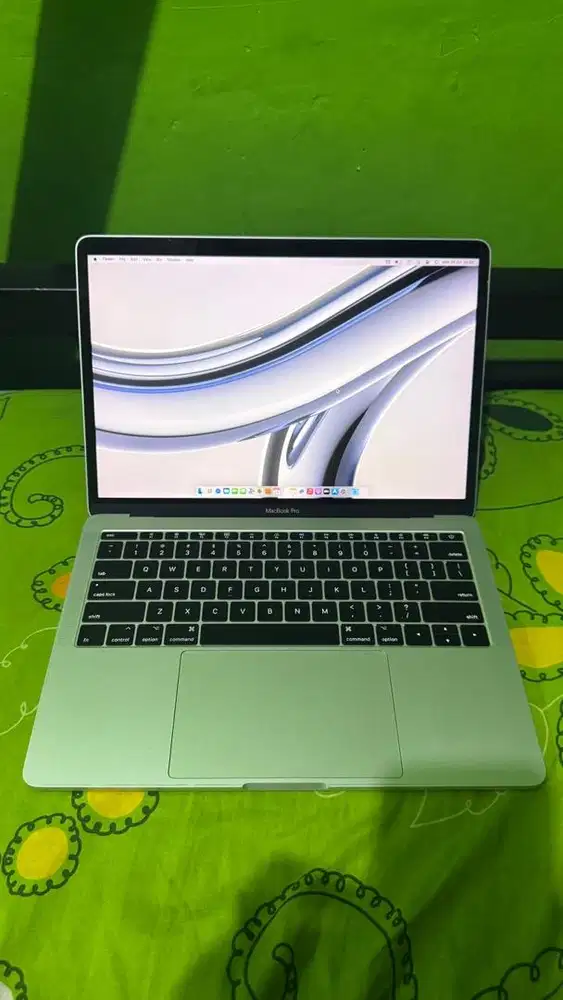 Macbook Pro 13 Inch 2017 i5 16gb/256gb