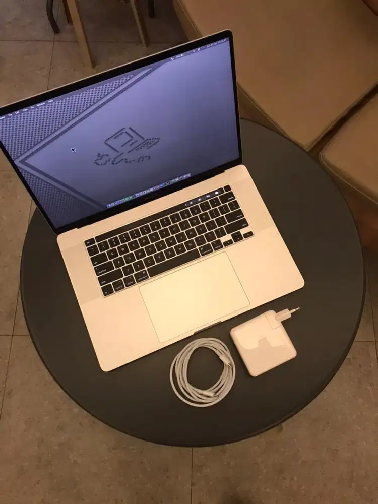 Macbook Pro 16 ibox Touchbar 512GB Dual VGA Like New