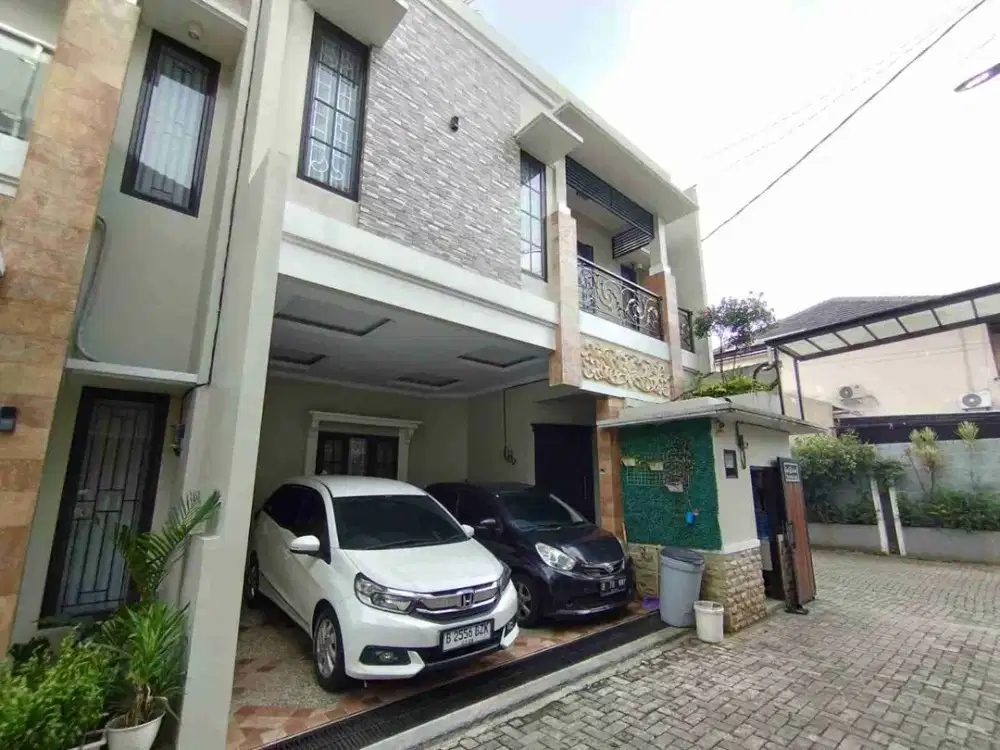 JUAL RUMAH SEMI FURNISHED ADA ROOFTOP DI KEBAGUSAN JAKSEL