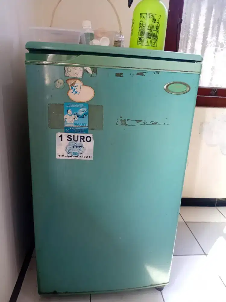 Lemari es 1 pintu, jalan normal dingin 700 rb.