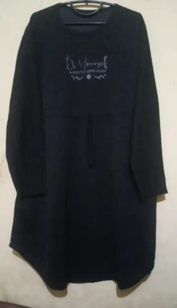 PRELOVED KAOS ATASAN PANJANG BAHAN VOXY HITAM