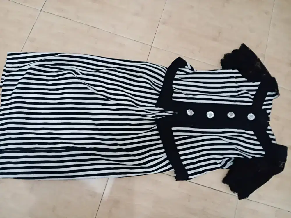 Baju dan rok wanita
