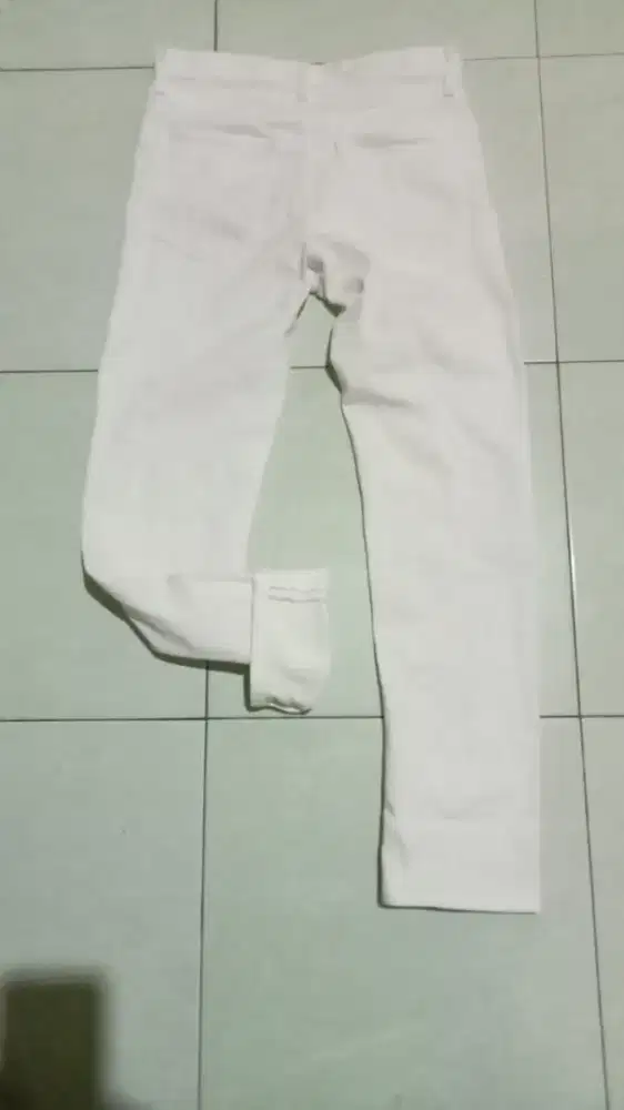 Celana jeans Uniqlo Slim Fit Putih Salvedge Denim Stretch Original