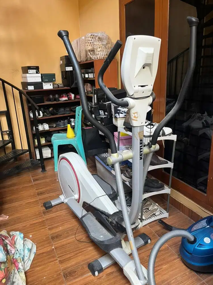 KETTLER Elliptical Crosstrainer Alat Fitness Gym Sepeda Statis