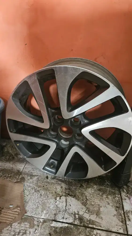 Velg aja sienta R16