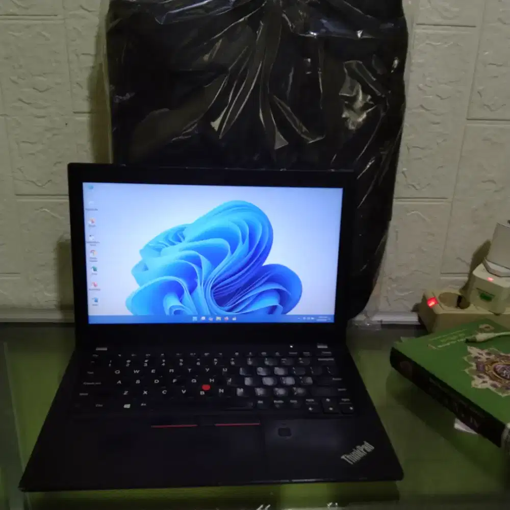 Lenovo thinkpad x280 core i5 gen8 ram 8gb ssd nvme 256gb model slim