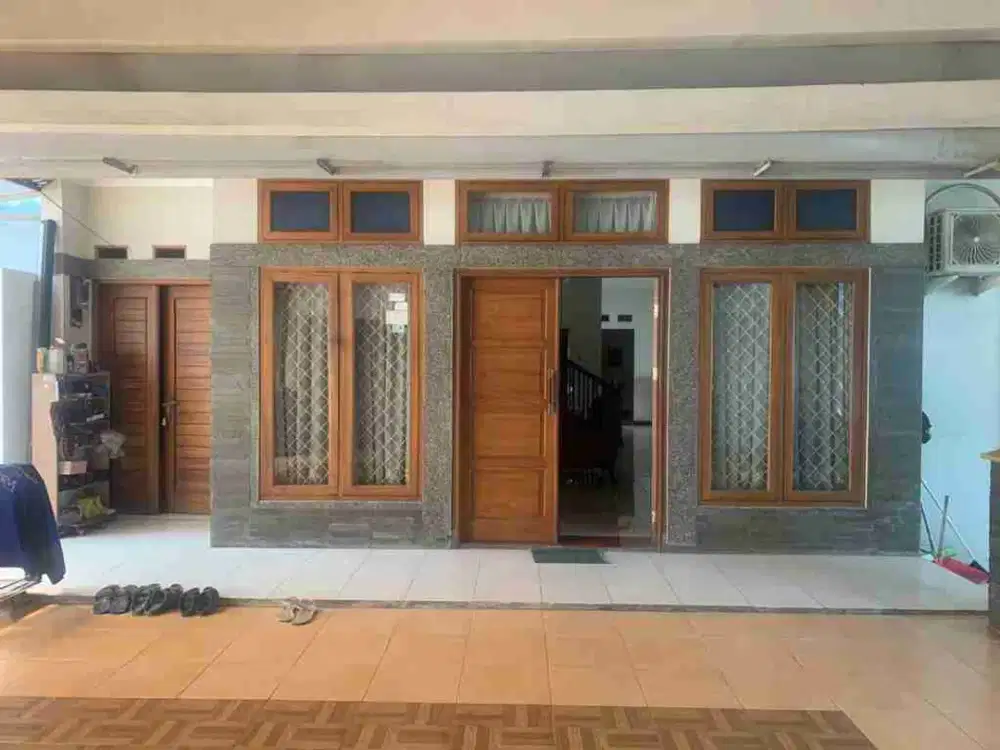 Jual Murah Rumah Strategis Luas besar di Jalan Utama Sekelimus Buah batu