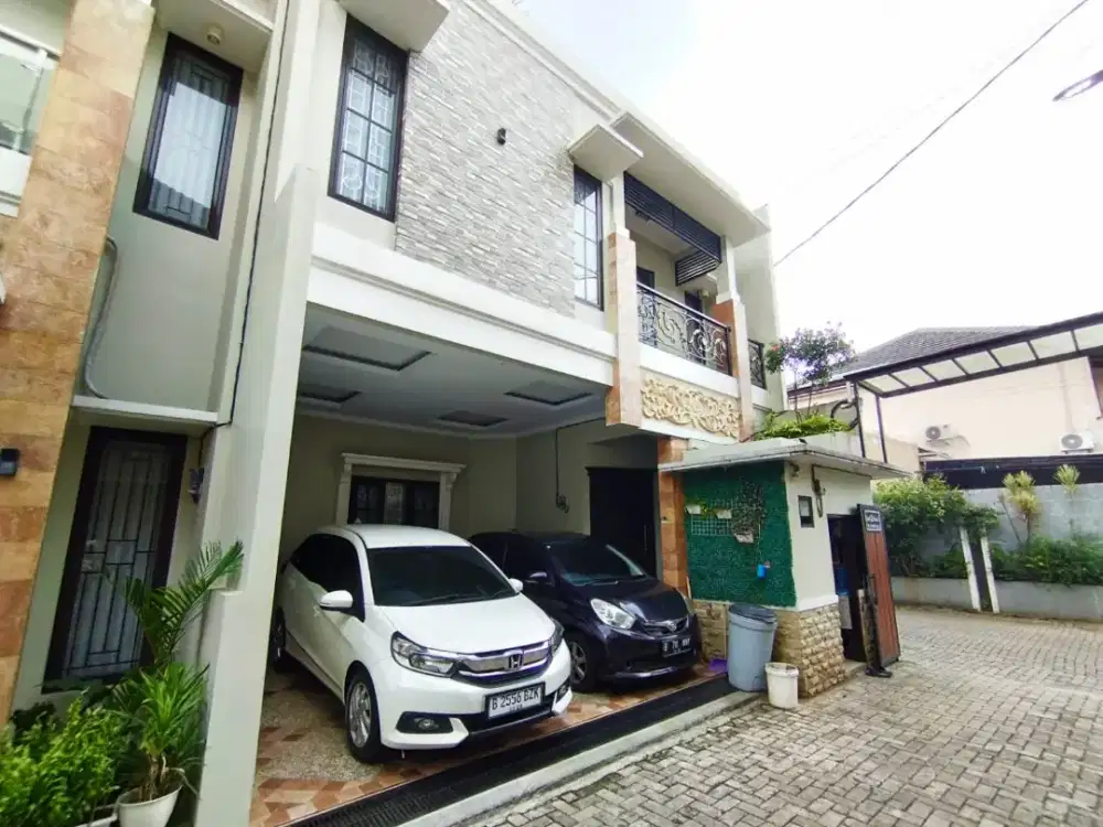 DIJUAL RUMAH SIAP HUNI DENGAN ROOFTOP DI KEBAGUSAN, JAKARTA SELATAN