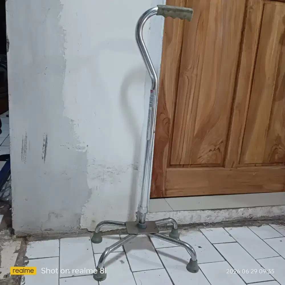 Tongkat kaki 4 (empat)