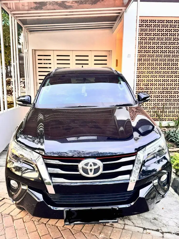 FORTUNER VRZ 4X2 AT bukan showroom (KM RENDAH, SERVICE RECORD TOYOTA)