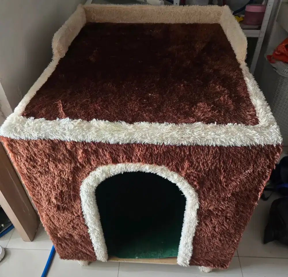 Dijual Rumah Anjing, Meja, Penyimpanan Barang