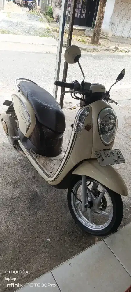 Dijual motor honda scoopy 2015