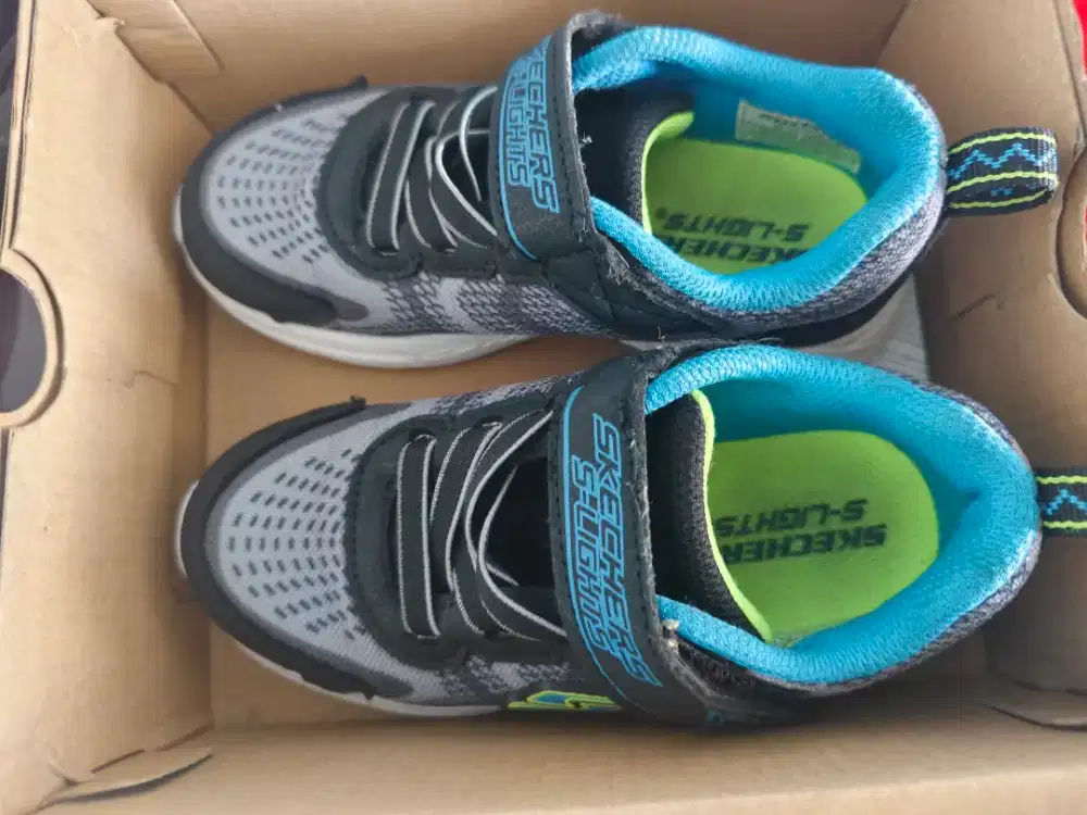 PL sepatu sneakers anak ada lampu
