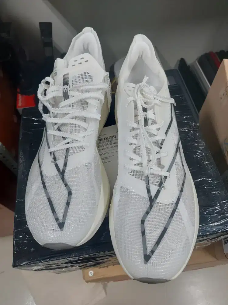 sepatu running mills enercharge m1