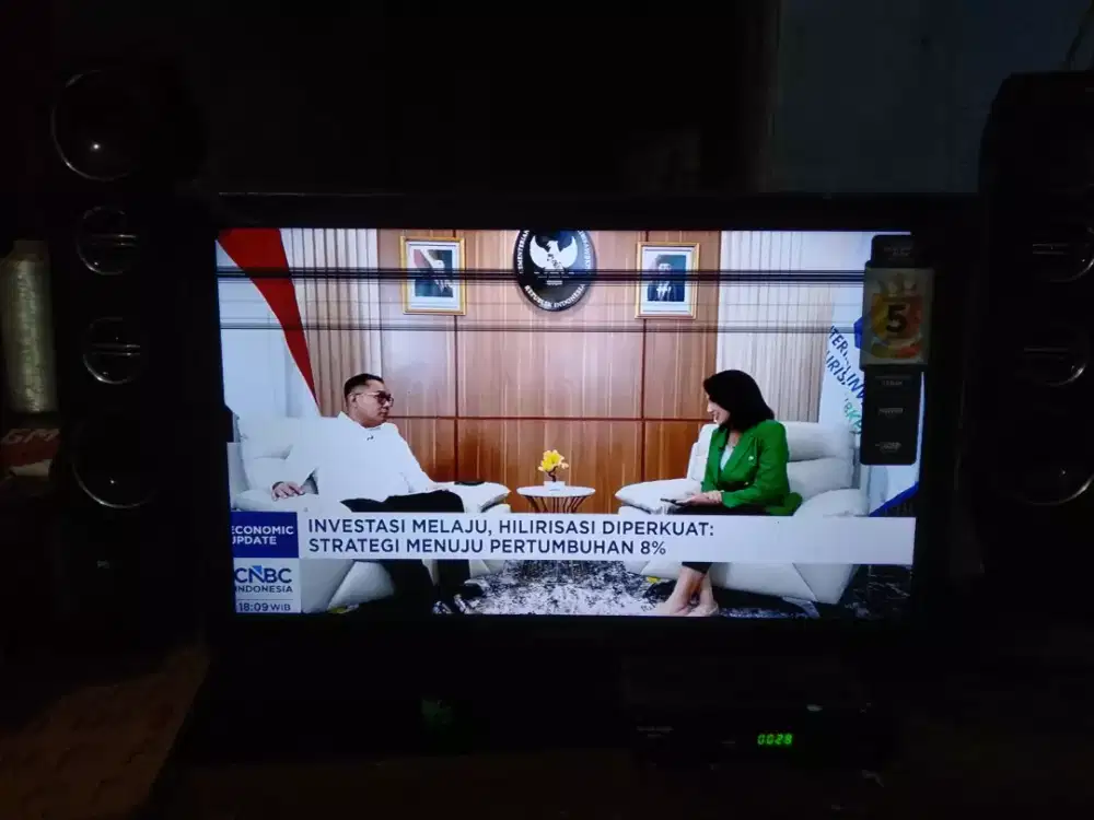 TV POLYTRON 24 Inchi speaker tower Kepanjen