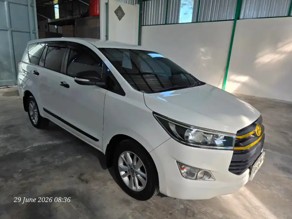 TOYOTA INNOVA 2,4 AT 2019 PUTIH FAVORIT