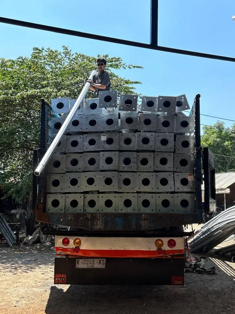 TIANG PJU OKTAGONAL LAMPU JALAN SOLARCELL CCTV FO TELEPON HIGHMAST