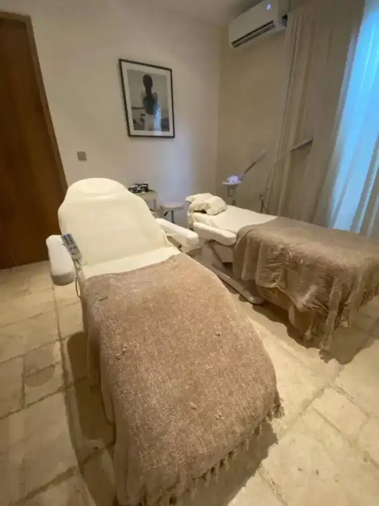 Luxury Facial Bed