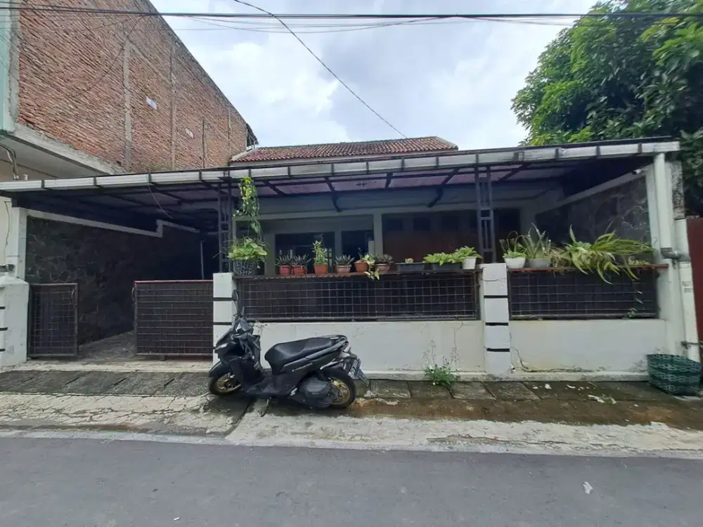 DIJUAL RUMAH BAGUS DAN TANAH LUAS LOKASI BELAKANG KAMPUS UTAMA UMS