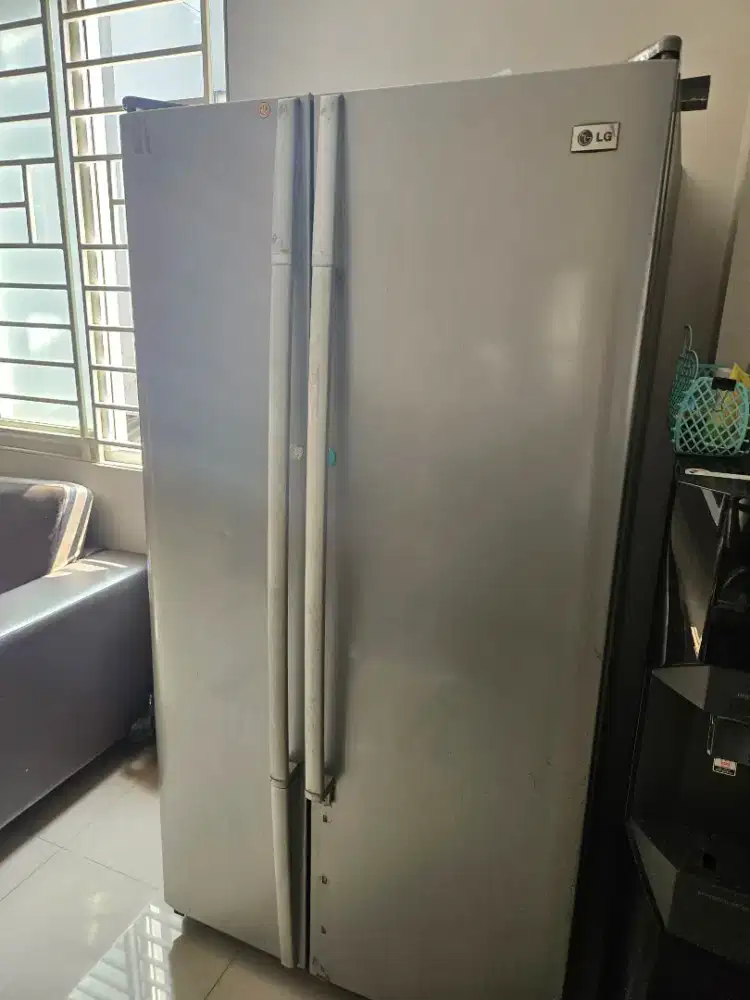 Dijual kulkas bekas LG 2 pintu